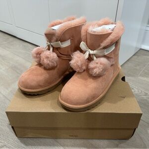 UGG Girls' Pink Gita style boots - Brand New, in original box - Sz 4 - Authentic